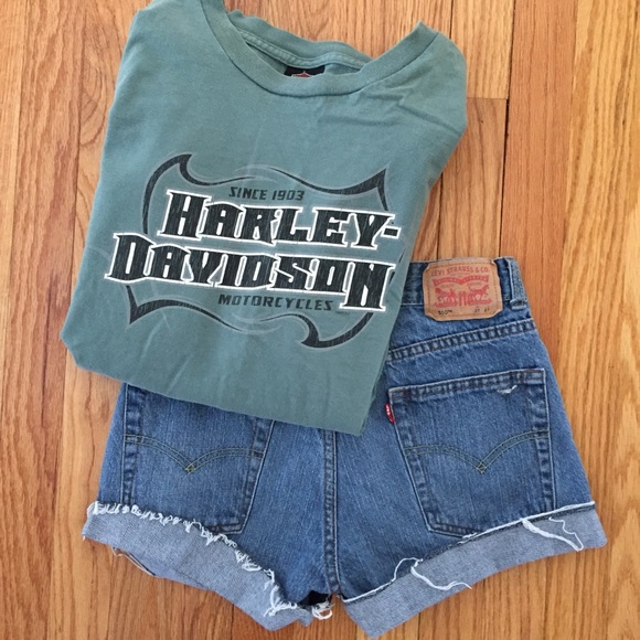 SOLD Vintage Harley Davison Tee - Picture 2 of 7